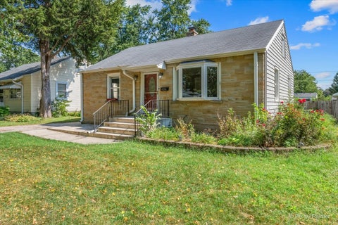 Photo of 436 Le Grande Boulevard, Aurora, IL 60506 (MLS # 12784777)