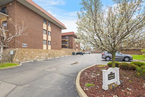 Tiny photo for 9520 S Mayfield Avenue #211N, Oak Lawn, IL 60453 (MLS # 12620851)