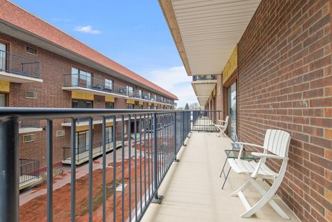 Tiny photo for 9520 S Mayfield Avenue #211N, Oak Lawn, IL 60453 (MLS # 12620851)