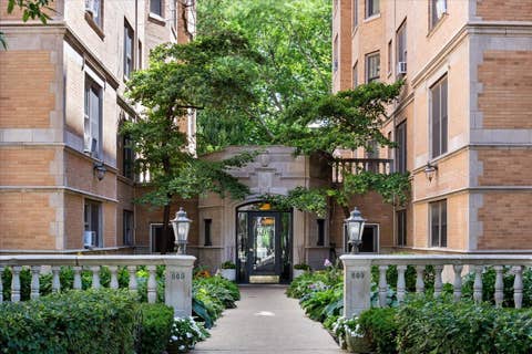 Photo of 609 W Stratford Place #7C, Chicago, IL 60657 (MLS # 12713586)