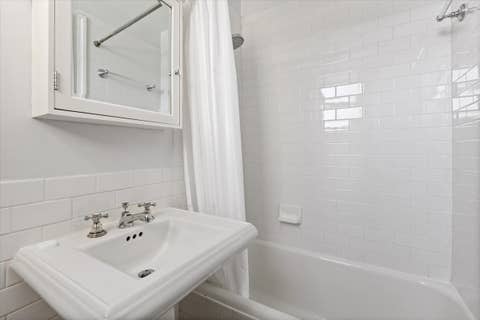 Tiny photo for 609 W Stratford Place #7C, Chicago, IL 60657 (MLS # 12713586)