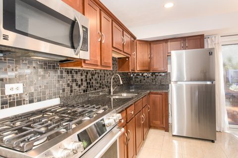 Tiny photo for 26 Cour Versaille Court #26, Palos Hills, IL 60465 (MLS # 12500387)