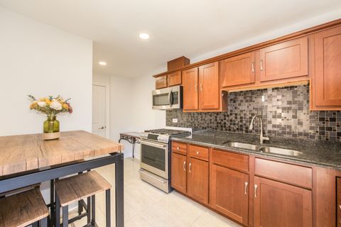 Tiny photo for 26 Cour Versaille Court #26, Palos Hills, IL 60465 (MLS # 12500387)