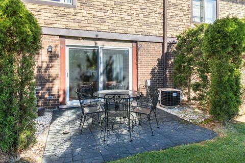 Tiny photo for 26 Cour Versaille Court #26, Palos Hills, IL 60465 (MLS # 12500387)
