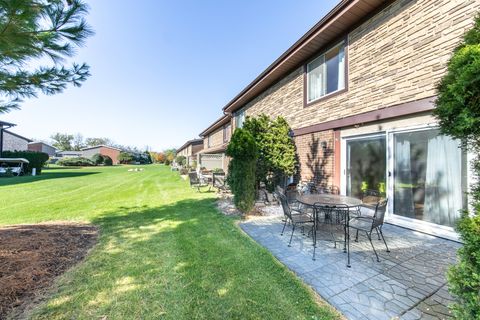 Tiny photo for 26 Cour Versaille Court #26, Palos Hills, IL 60465 (MLS # 12500387)