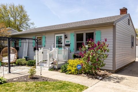 Tiny photo for 910 Shields Avenue, Winthrop Harbor, IL 60096 (MLS # 12637029)