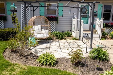 Tiny photo for 910 Shields Avenue, Winthrop Harbor, IL 60096 (MLS # 12637029)