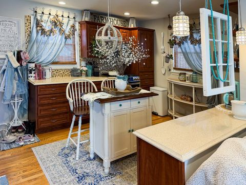 Tiny photo for 910 Shields Avenue, Winthrop Harbor, IL 60096 (MLS # 12637029)