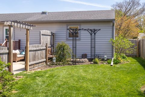 Tiny photo for 910 Shields Avenue, Winthrop Harbor, IL 60096 (MLS # 12637029)