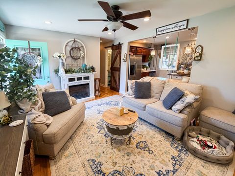 Tiny photo for 910 Shields Avenue, Winthrop Harbor, IL 60096 (MLS # 12637029)