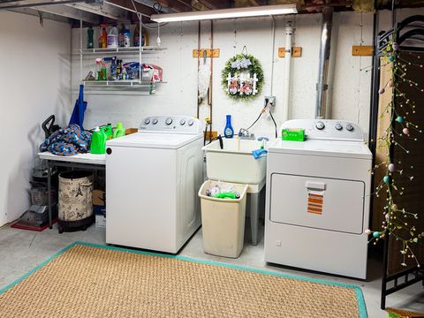 Tiny photo for 910 Shields Avenue, Winthrop Harbor, IL 60096 (MLS # 12637029)