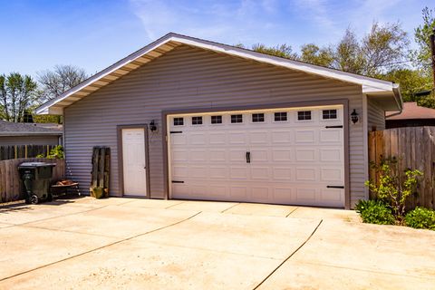 Tiny photo for 910 Shields Avenue, Winthrop Harbor, IL 60096 (MLS # 12637029)