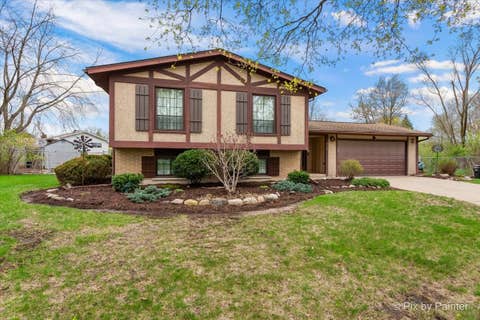 Tiny photo for 830 Buckingham Court, Crystal Lake, IL 60014 (MLS # 12673096)
