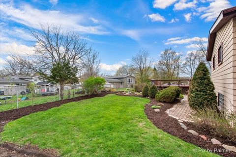 Tiny photo for 830 Buckingham Court, Crystal Lake, IL 60014 (MLS # 12673096)