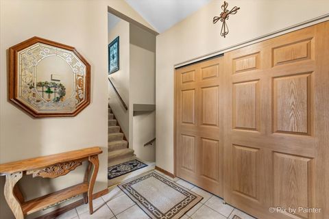 Tiny photo for 830 Buckingham Court, Crystal Lake, IL 60014 (MLS # 12673096)