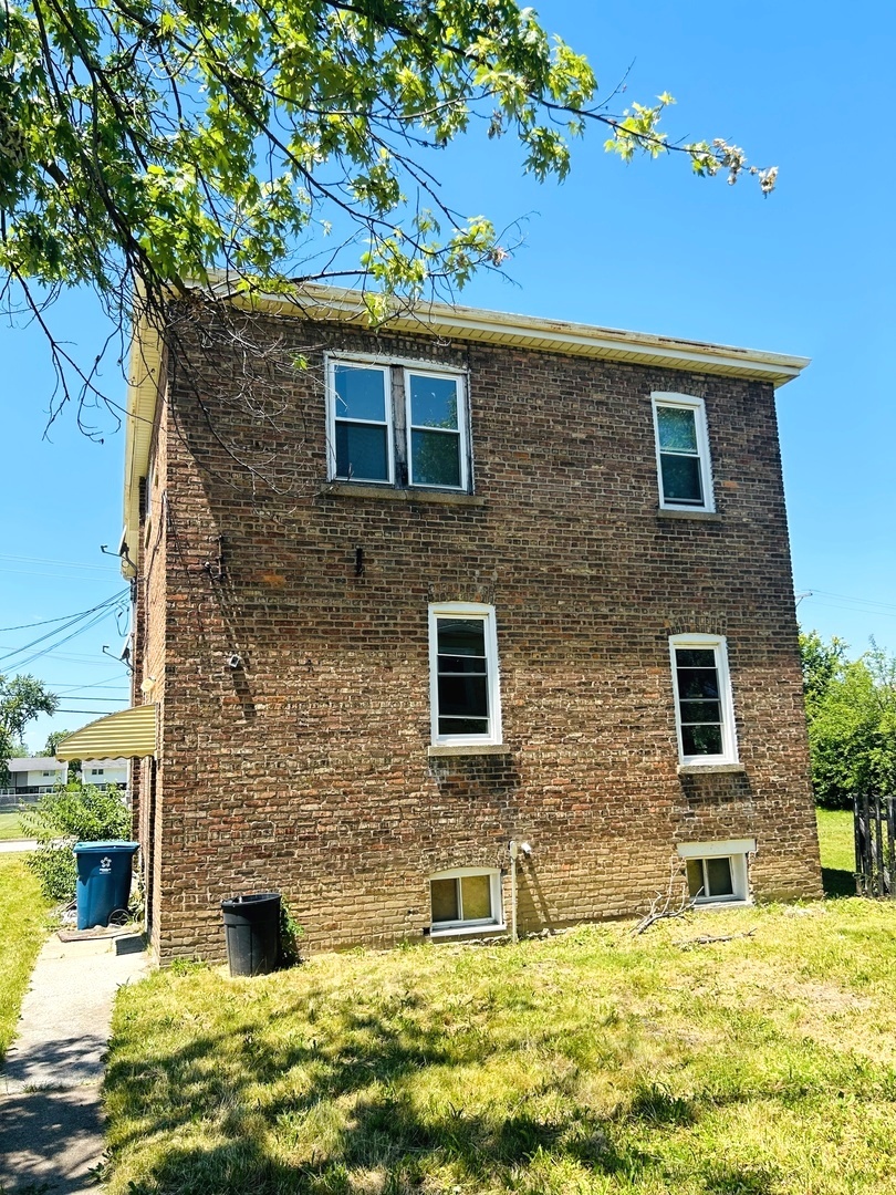 1335 Center Avenue
