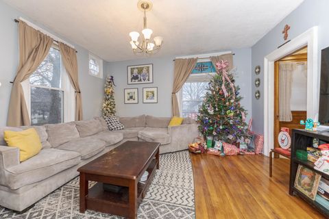 Tiny photo for 512 S Clayton Street, Bloomington, IL 61701 (MLS # 12532497)