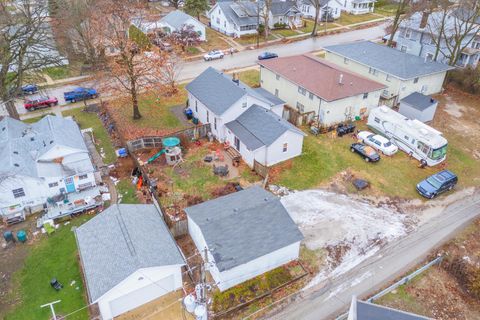 Tiny photo for 512 S Clayton Street, Bloomington, IL 61701 (MLS # 12532497)