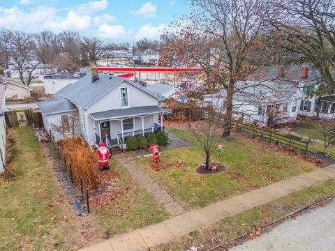 Tiny photo for 512 S Clayton Street, Bloomington, IL 61701 (MLS # 12532497)