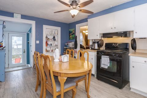 Tiny photo for 512 S Clayton Street, Bloomington, IL 61701 (MLS # 12532497)