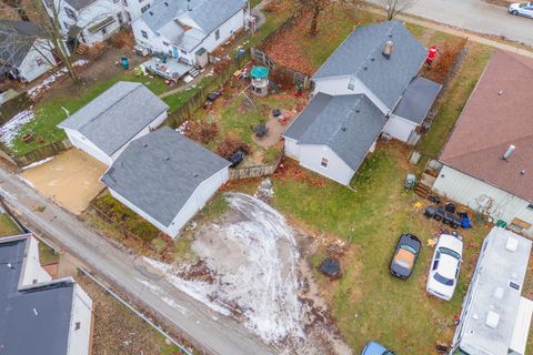 Tiny photo for 512 S Clayton Street, Bloomington, IL 61701 (MLS # 12532497)