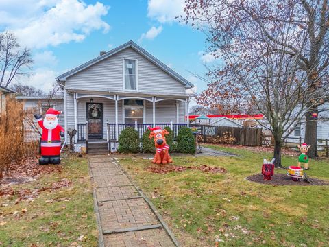 Tiny photo for 512 S Clayton Street, Bloomington, IL 61701 (MLS # 12532497)