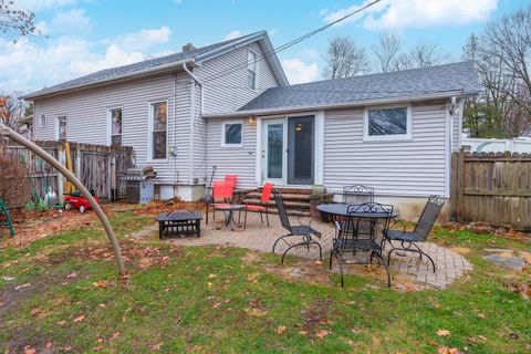 Tiny photo for 512 S Clayton Street, Bloomington, IL 61701 (MLS # 12532497)