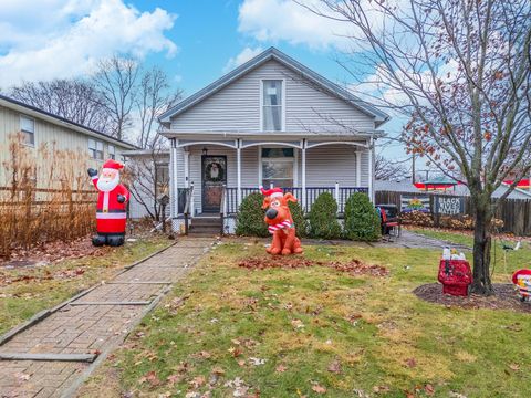 Tiny photo for 512 S Clayton Street, Bloomington, IL 61701 (MLS # 12532497)