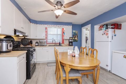 Tiny photo for 512 S Clayton Street, Bloomington, IL 61701 (MLS # 12532497)