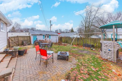 Tiny photo for 512 S Clayton Street, Bloomington, IL 61701 (MLS # 12532497)