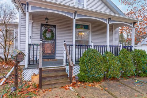 Tiny photo for 512 S Clayton Street, Bloomington, IL 61701 (MLS # 12532497)