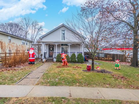 Tiny photo for 512 S Clayton Street, Bloomington, IL 61701 (MLS # 12532497)