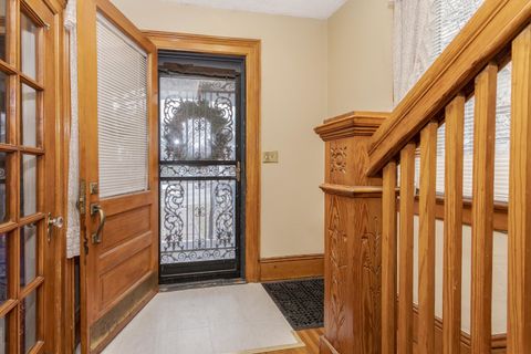 Tiny photo for 512 S Clayton Street, Bloomington, IL 61701 (MLS # 12532497)