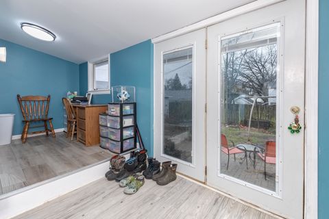 Tiny photo for 512 S Clayton Street, Bloomington, IL 61701 (MLS # 12532497)