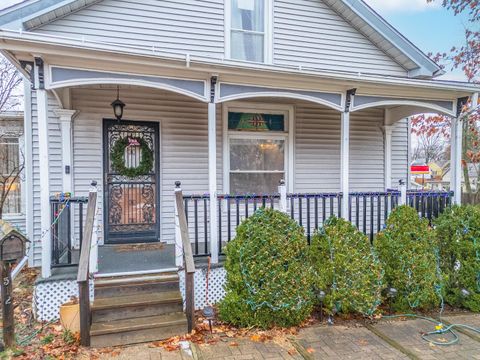 Tiny photo for 512 S Clayton Street, Bloomington, IL 61701 (MLS # 12532497)