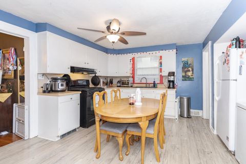 Tiny photo for 512 S Clayton Street, Bloomington, IL 61701 (MLS # 12532497)