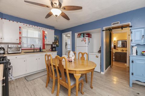 Tiny photo for 512 S Clayton Street, Bloomington, IL 61701 (MLS # 12532497)