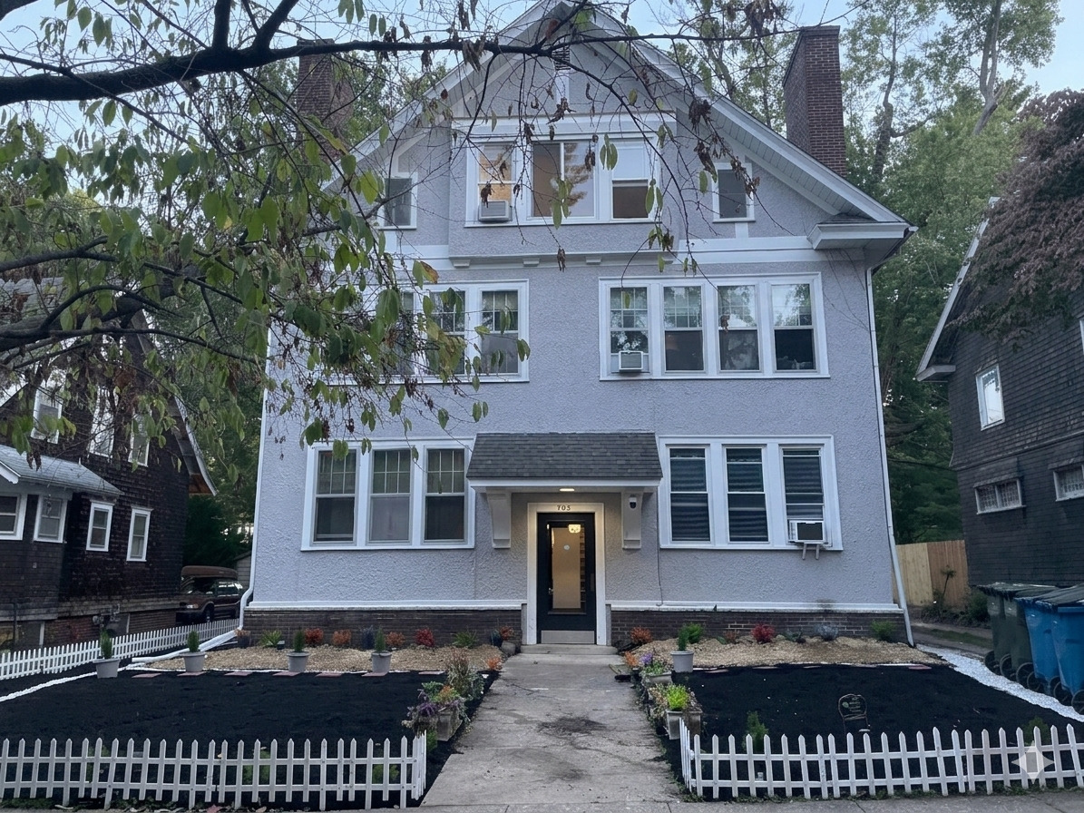 709 W Nevada Street