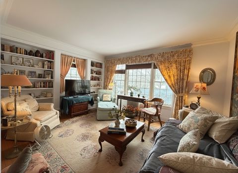 Tiny photo for 502 S I Oka Avenue, Mount Prospect, IL 60056 (MLS # 12539977)