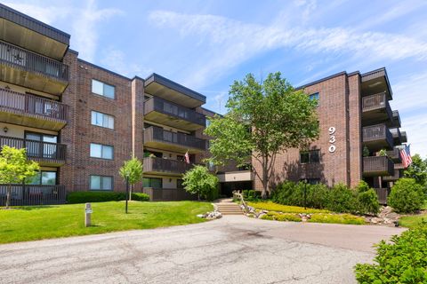 Condominium in Gurnee IL 930 TAYLOR Drive.jpg