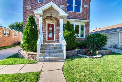 Tiny photo for 9956 Ivanhoe Avenue, Schiller Park, IL 60176 (MLS # 12647752)