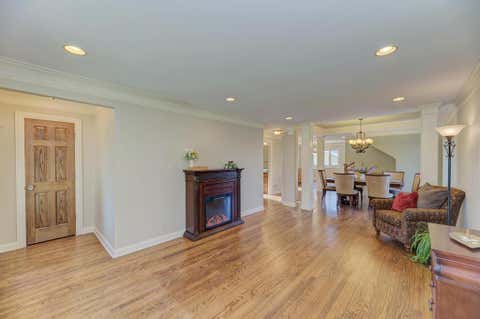 Tiny photo for 9956 Ivanhoe Avenue, Schiller Park, IL 60176 (MLS # 12647752)