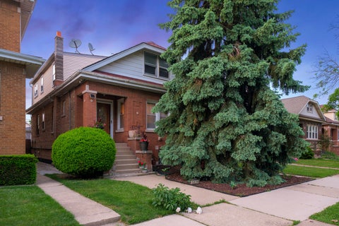 Photo of 5438 W Melrose Street, Chicago, IL 60641 (MLS # 12710808)
