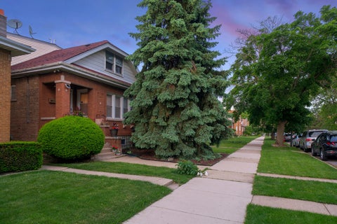 Tiny photo for 5438 W Melrose Street, Chicago, IL 60641 (MLS # 12710808)