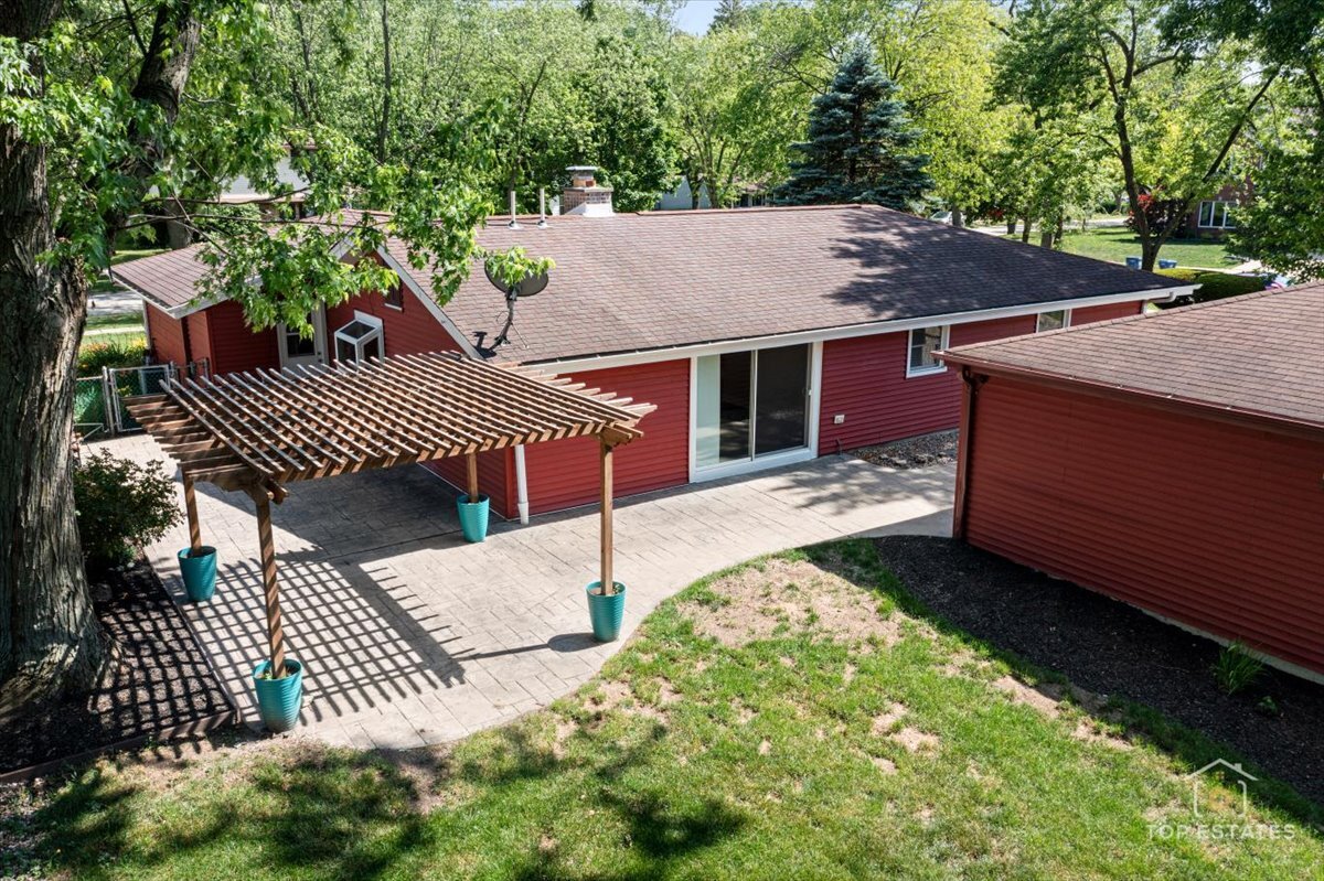 1702 Winthrop Lane