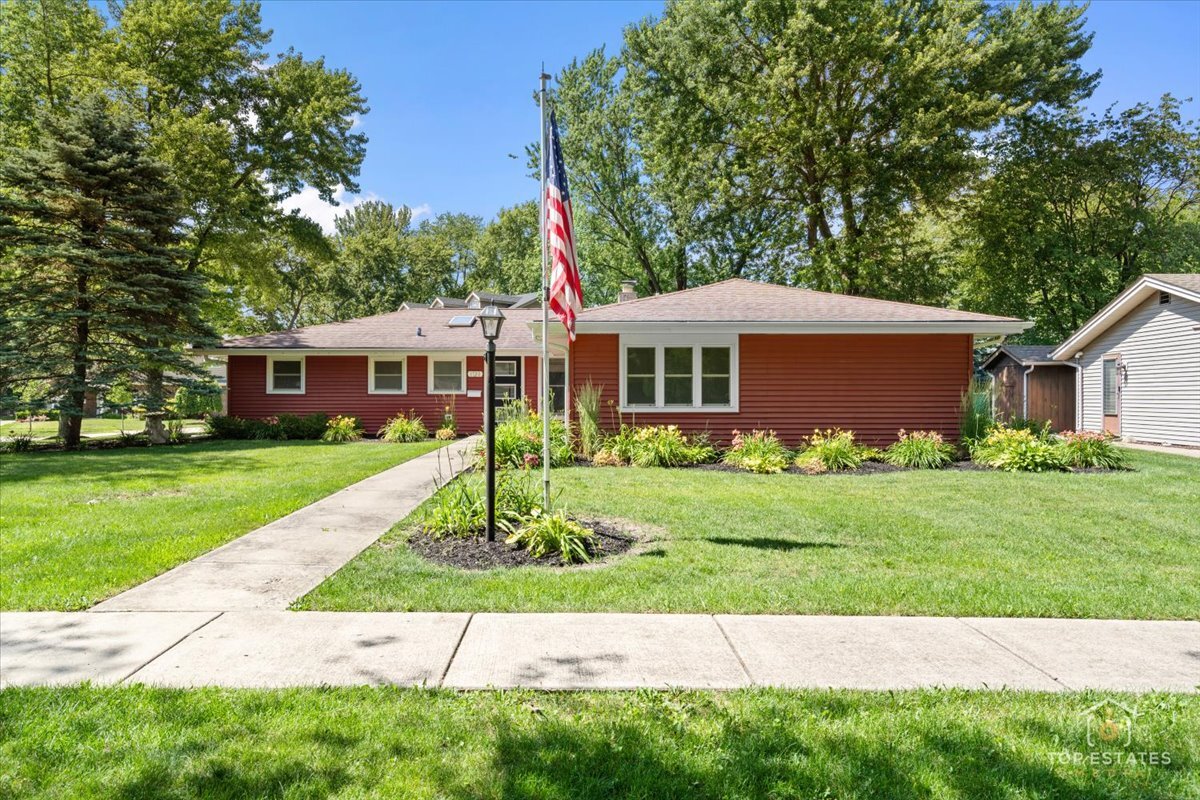 1702 Winthrop Lane