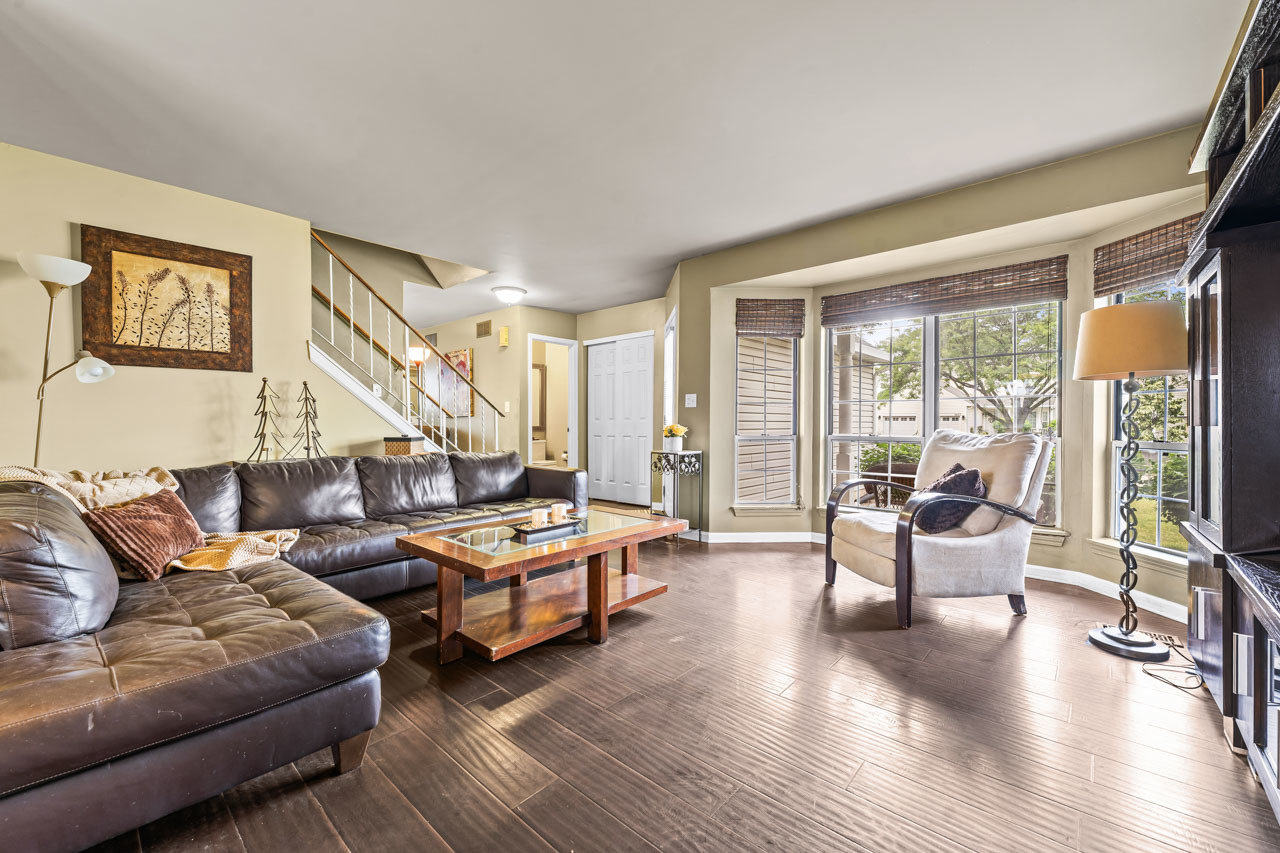 1861 Grosse Pointe Circle