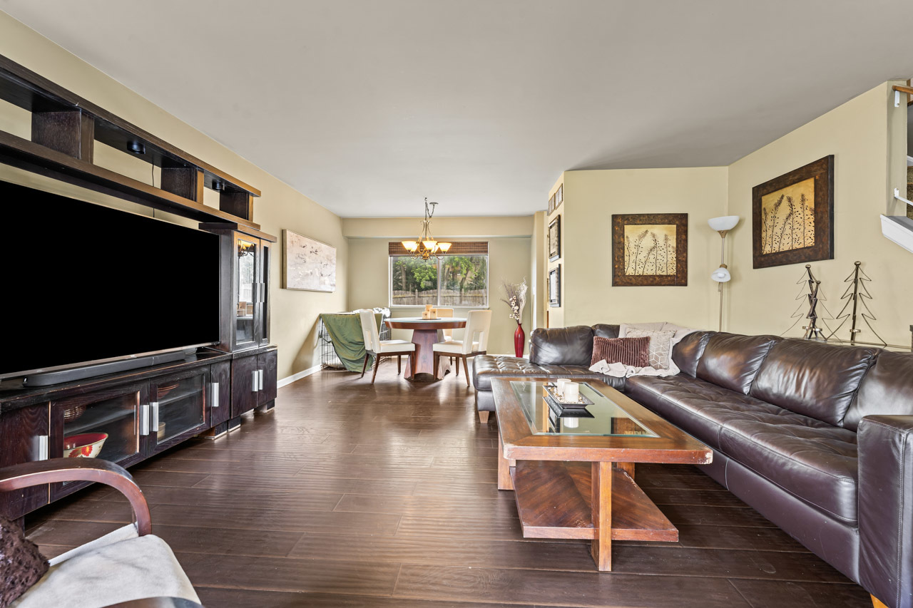 1861 Grosse Pointe Circle