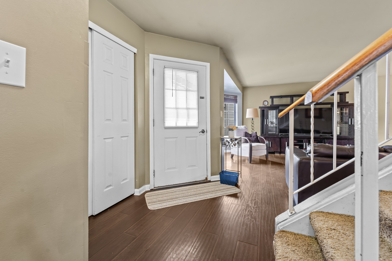 1861 Grosse Pointe Circle
