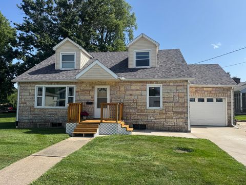Photo of 506 SW 3rd Street, Aledo, IL 61231 (MLS # 12688552)